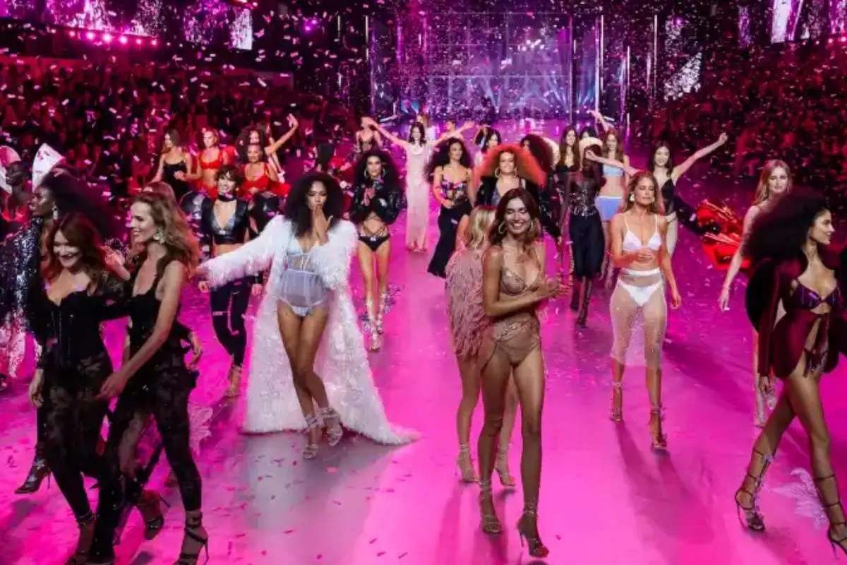 Sparkle Returns Victorias Secret Fashion Show 2025 Dazzles New York