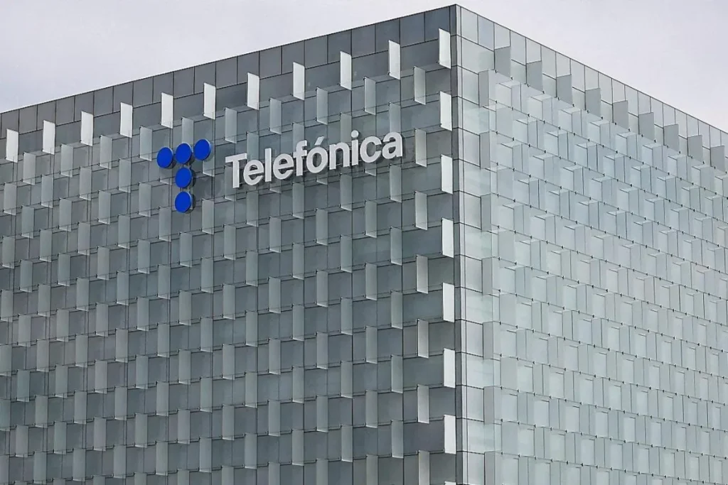 Telefónica Halves Dividend for 2026 Stock Price Plummets Amid Strategic Shift