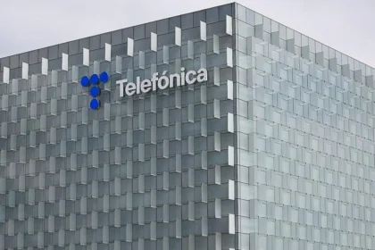 Telefónica Halves Dividend for 2026; Stock Price Plummets Amid Strategic Shift