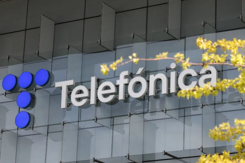 Telefónica Halves Dividend for 2026 Stock Price Plummets Amid Strategic Shift