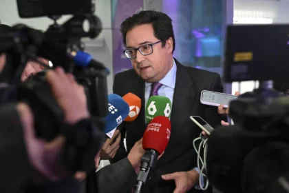 Spain Government Plans Fixed Salary Increase for Civil Servants by 2028