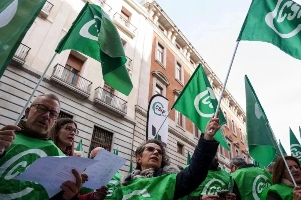 Spain Government Plans Fixed Salary Increase for Civil Servants by 2028