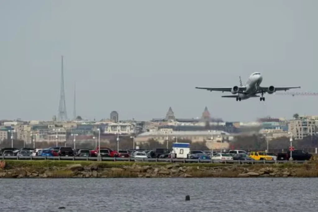 Iberia Cancels Flights to Venezuela Amid Security Warnings and Rising Military Tensions