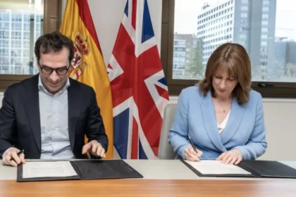 Britain and Spain Shake Hands on Visa Deal